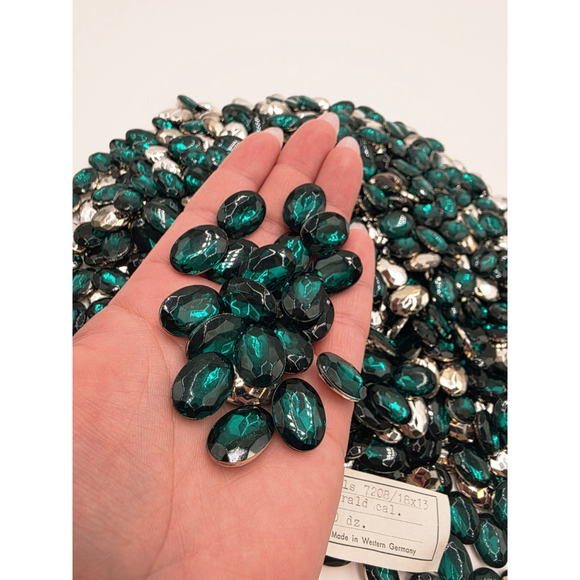 HUGE Vintage West German Emerald Green Faceted Glass Cabochon Lot 18x13mm - Picture 5 of 11